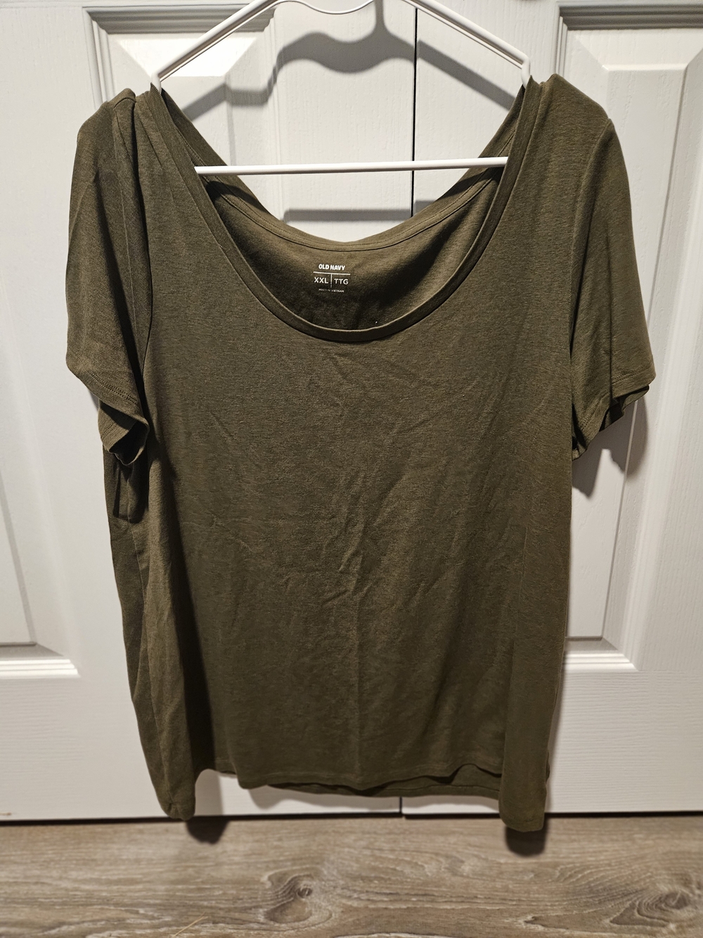 🤸FREE w PURCHASE 🤸‍♀️  Old Navy Olive Green Scoop Neck Short-Sleeve Tee